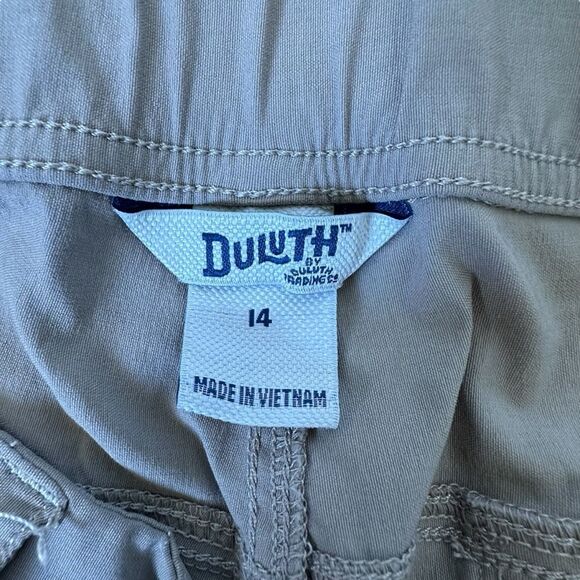 Duluth ~ Women’s Tan Active Shorts ~lots of pockets ~ size 14 - Picture 12 of 13